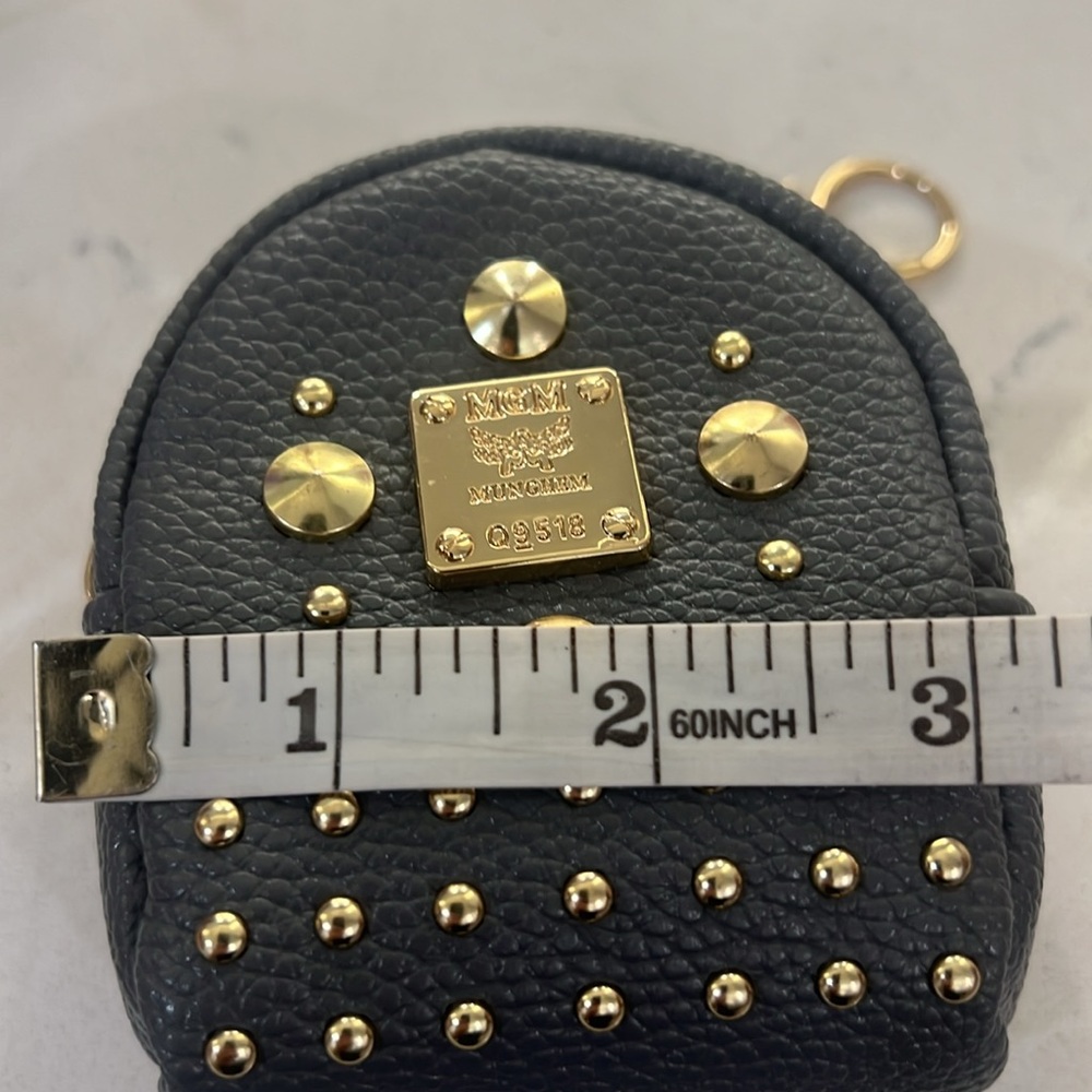 Fashion key chain holder / coin pouch - gray with gold hardware. NWOT - Picture 8 of 10